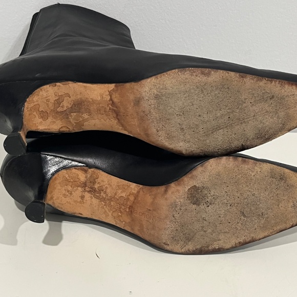 MANOLO BLAHNIK Black Leather Pointed Toe Kitten Heel Ankle Bootie EU38.5 US 8.5 - Picture 9 of 10